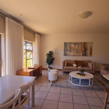 2 On Lismore Guesthouse Tokai Bagian luar foto