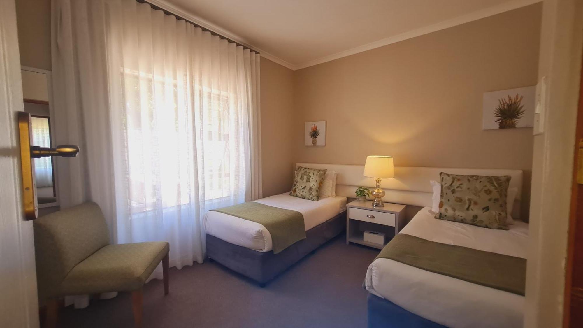 2 On Lismore Guesthouse Tokai Bagian luar foto
